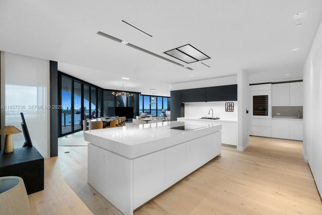 1000 Biscayne Boulevard 2402, Miami, FL 33132