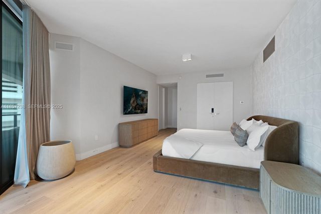 1000 Biscayne Boulevard 2402, Miami, FL 33132
