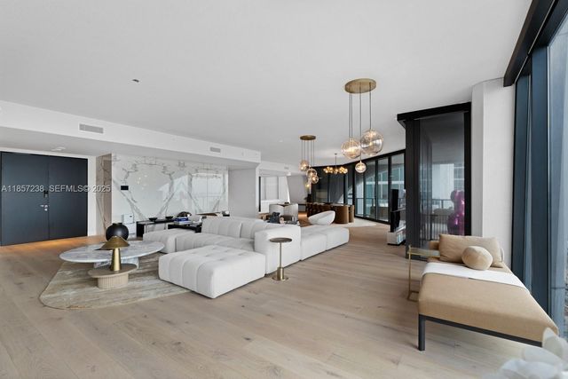 1000 Biscayne Boulevard 2402, Miami, FL 33132