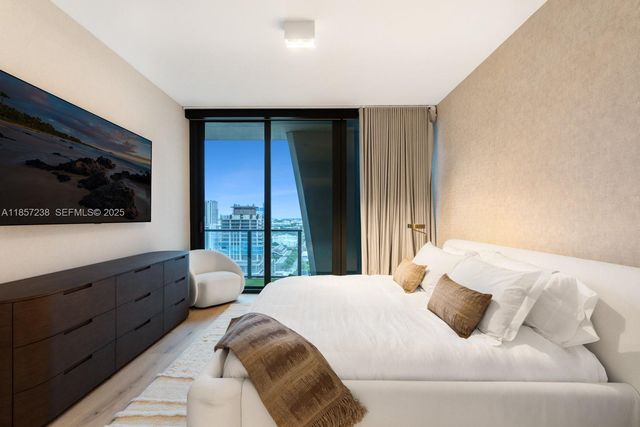 1000 Biscayne Boulevard 2402, Miami, FL 33132