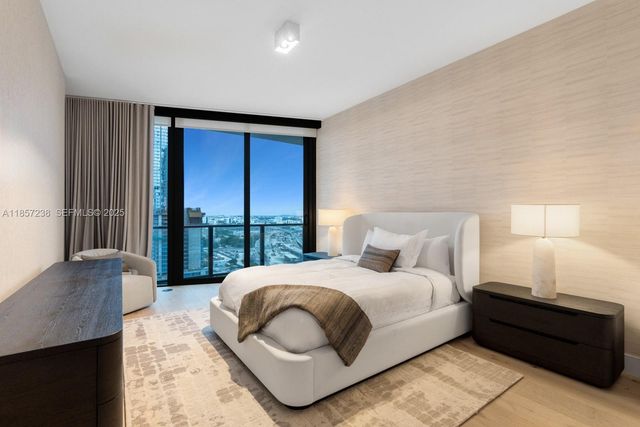 1000 Biscayne Boulevard 2402, Miami, FL 33132