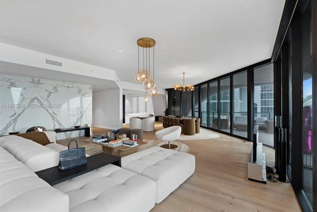 1000 Biscayne Boulevard 2402, Miami, FL 33132