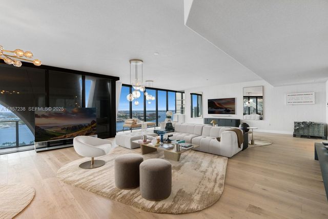 1000 Biscayne Boulevard 2402, Miami, FL 33132