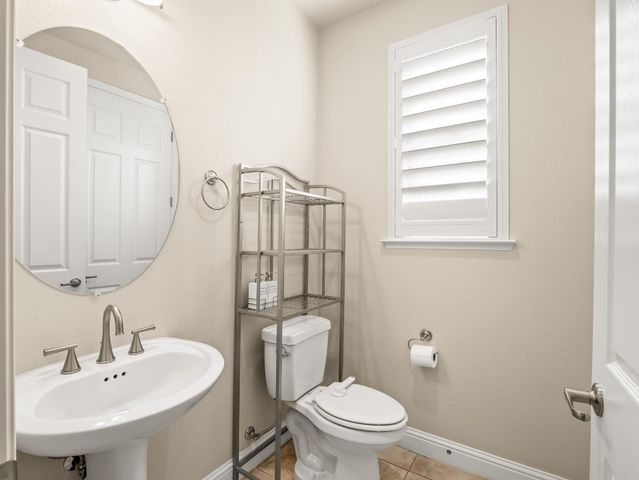 11584 N Via Venitzia Avenue, Fresno, CA 93730