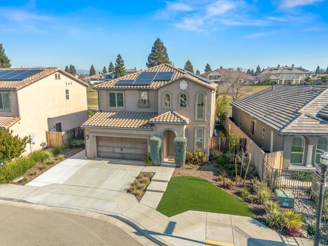 11584 N Via Venitzia Avenue, Fresno, CA 93730