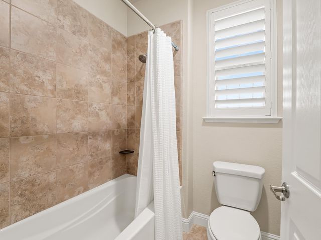 11584 N Via Venitzia Avenue, Fresno, CA 93730