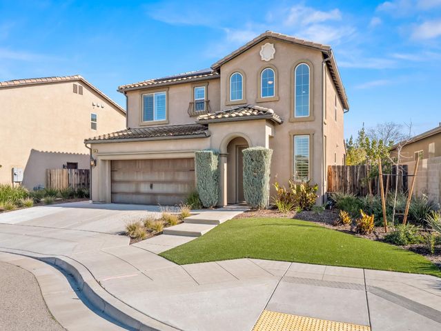 11584 N Via Venitzia Avenue, Fresno, CA 93730