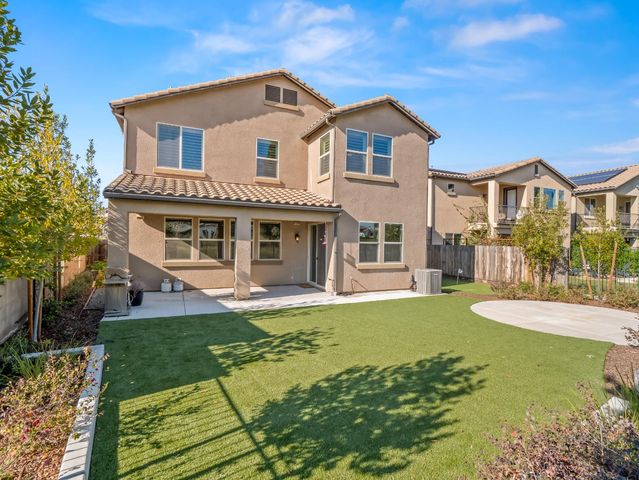 11584 N Via Venitzia Avenue, Fresno, CA 93730