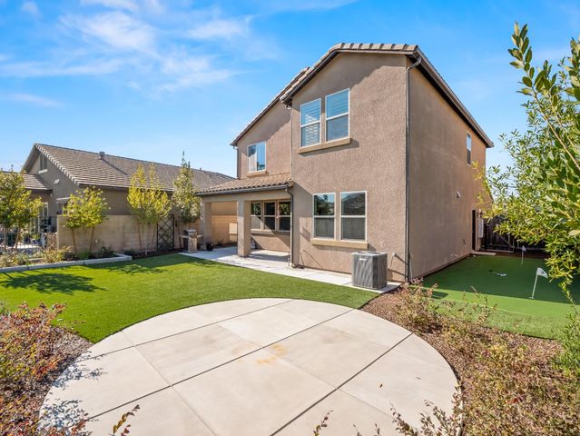 11584 N Via Venitzia Avenue, Fresno, CA 93730