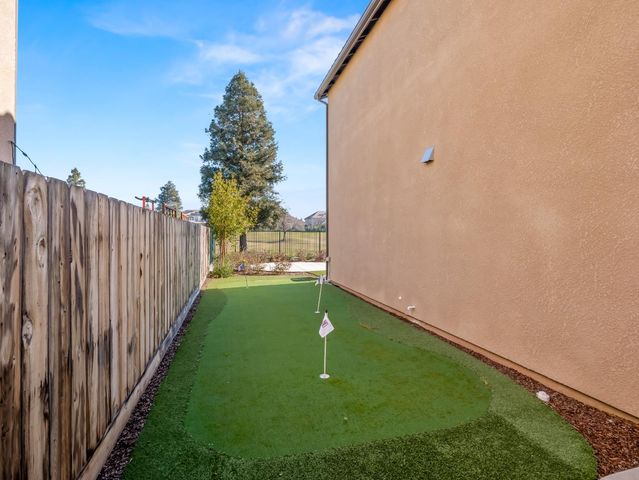 11584 N Via Venitzia Avenue, Fresno, CA 93730