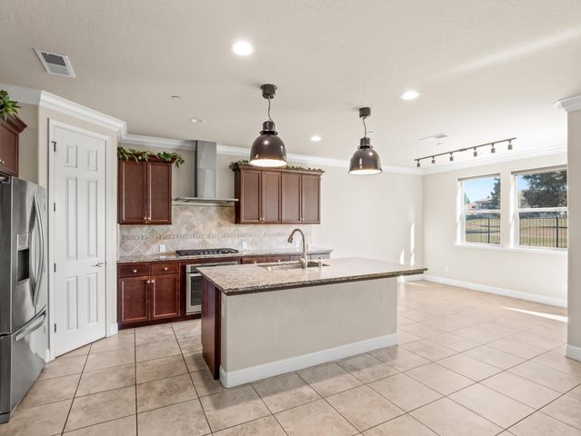 11584 N Via Venitzia Avenue, Fresno, CA 93730