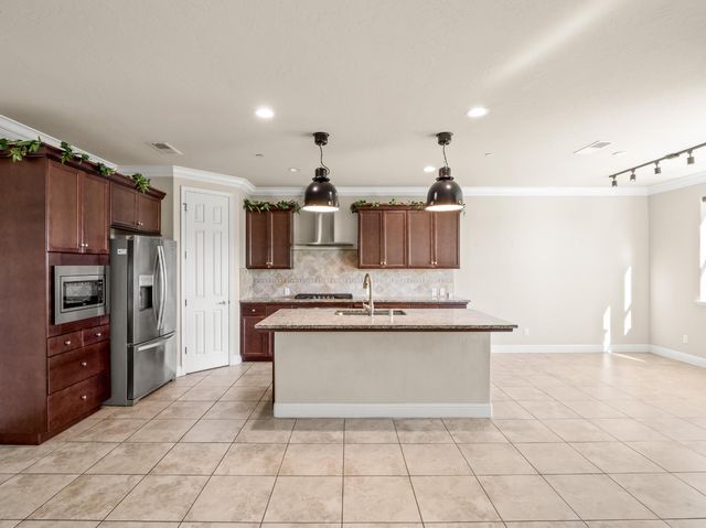 11584 N Via Venitzia Avenue, Fresno, CA 93730