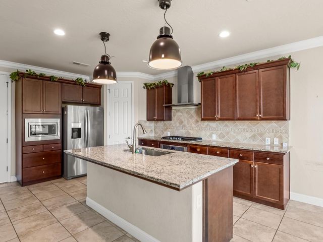 11584 N Via Venitzia Avenue, Fresno, CA 93730