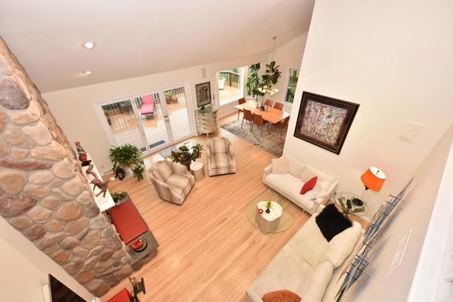1521 W Eastbrook DRIVE, Mequon, WI 53092