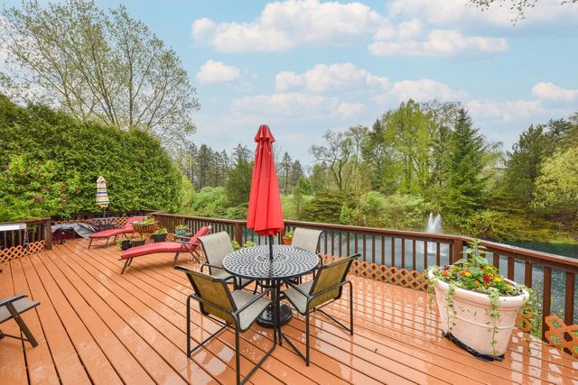 1521 W Eastbrook DRIVE, Mequon, WI 53092
