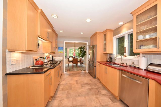 1521 W Eastbrook DRIVE, Mequon, WI 53092