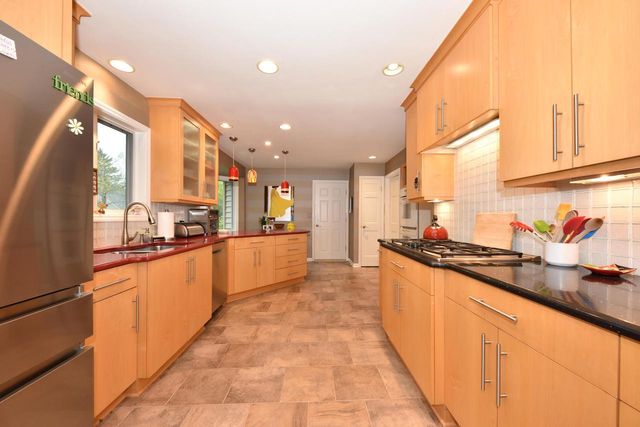 1521 W Eastbrook DRIVE, Mequon, WI 53092