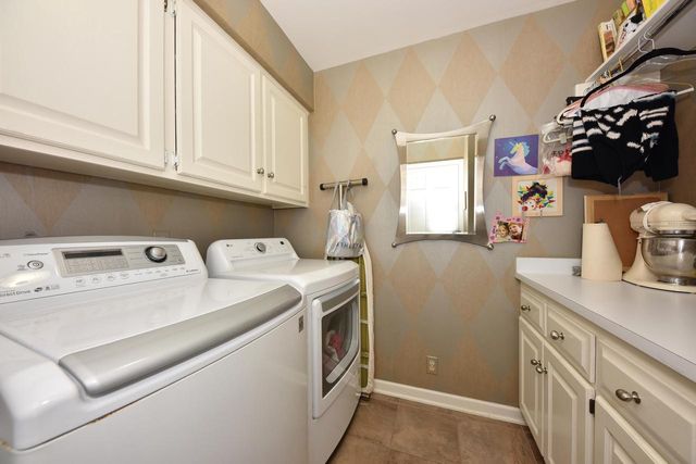1521 W Eastbrook DRIVE, Mequon, WI 53092