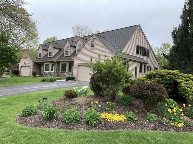 1521 W Eastbrook DRIVE, Mequon, WI 53092