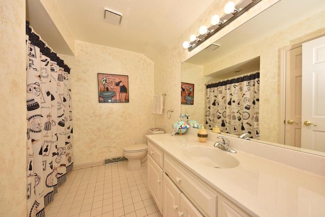 1521 W Eastbrook DRIVE, Mequon, WI 53092