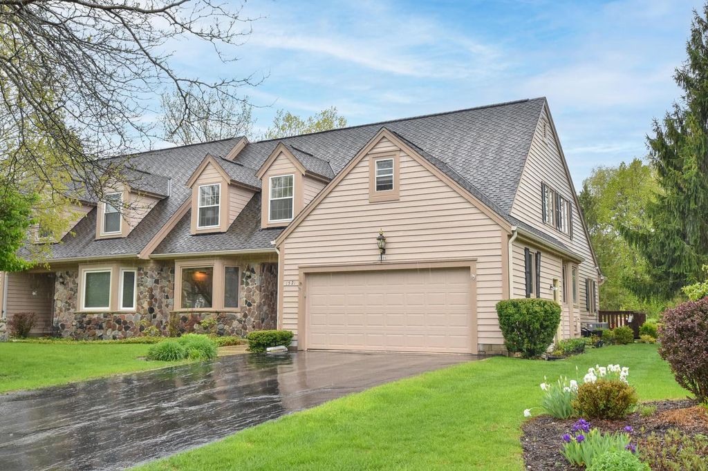 1521 W Eastbrook DRIVE, Mequon, WI 53092