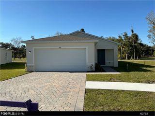 858 Friendship CIR, Labelle, FL 33935