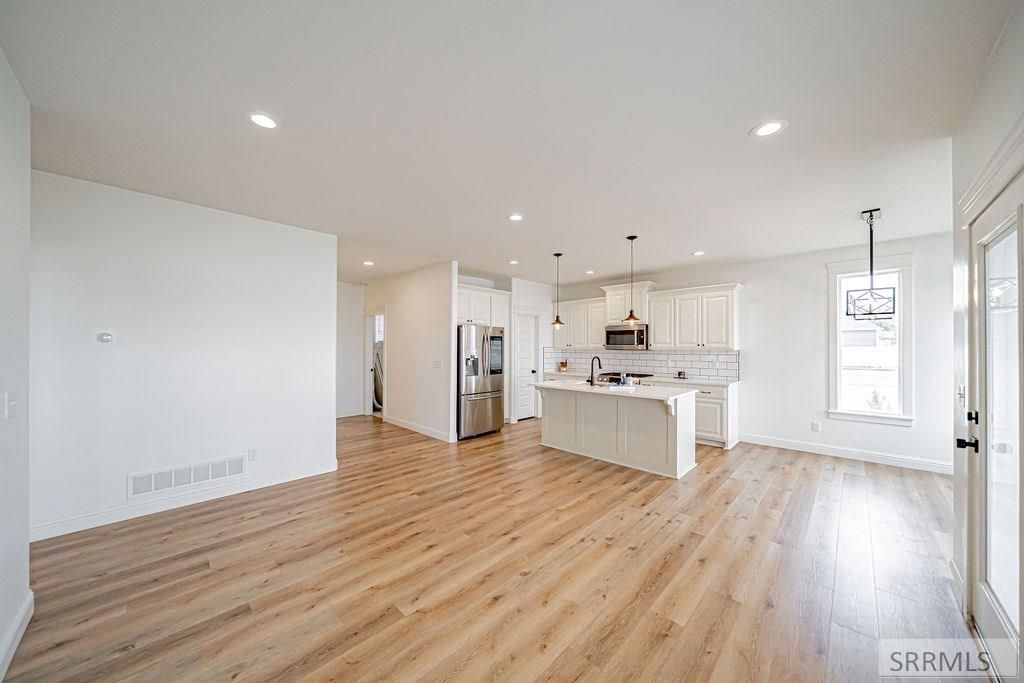 Image 10 of property listing at 1960 N Mesa Canyon Drive, Idaho Falls, ID 83401