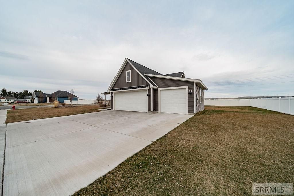 Image 2 of property listing at 1960 N Mesa Canyon Drive, Idaho Falls, ID 83401