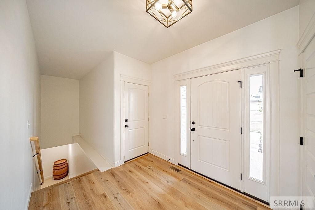 Image 7 of property listing at 1960 N Mesa Canyon Drive, Idaho Falls, ID 83401