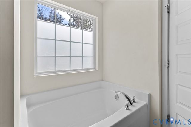 52 Sovereign Cir, Aylett, VA 23009