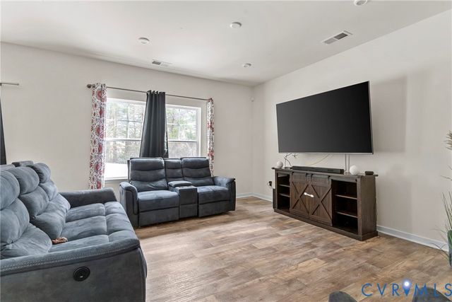 52 Sovereign Cir, Aylett, VA 23009