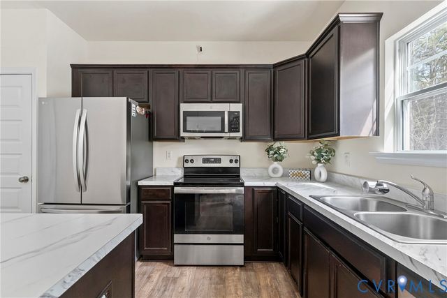 52 Sovereign Cir, Aylett, VA 23009