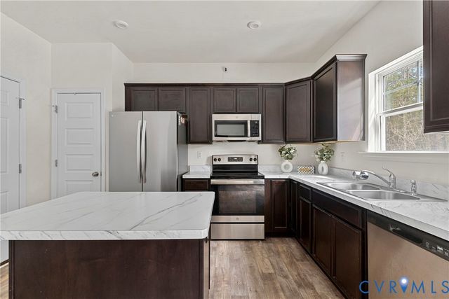 52 Sovereign Cir, Aylett, VA 23009