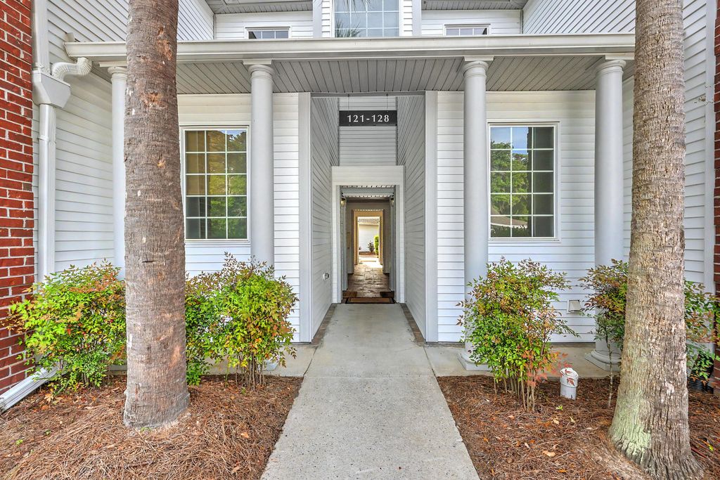 125 Golfview Lane, Summerville, SC 29485