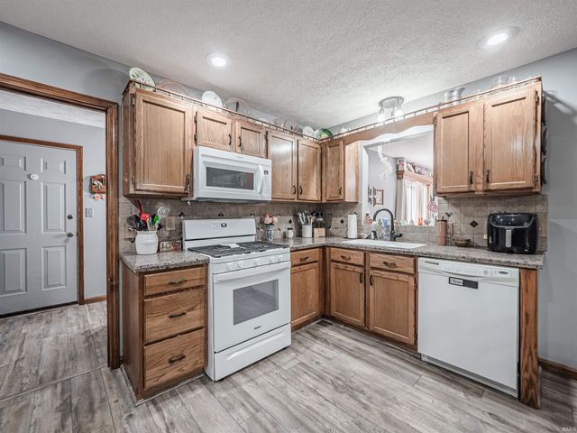1533 W Shelton Road, Boonville, IN 47601