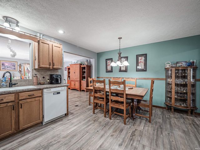 1533 W Shelton Road, Boonville, IN 47601