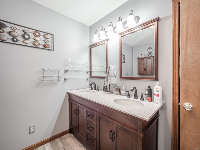 1533 W Shelton Road, Boonville, IN 47601