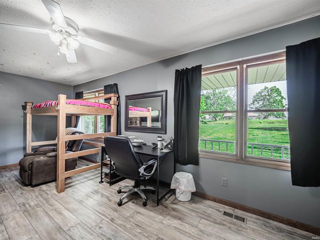 1533 W Shelton Road, Boonville, IN 47601