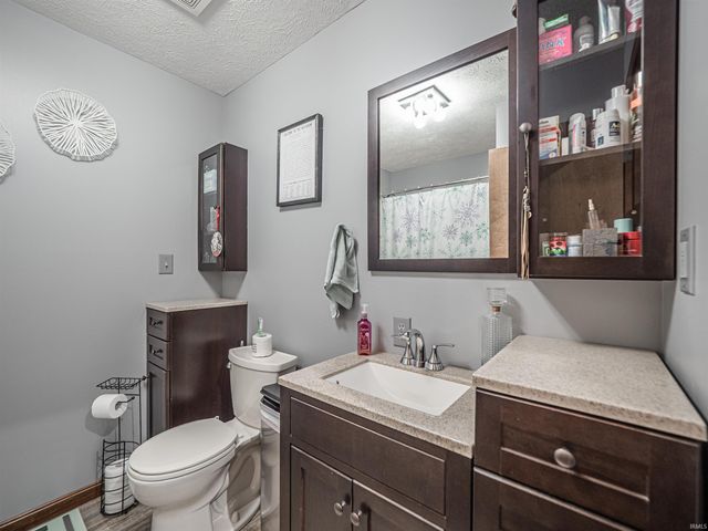 1533 W Shelton Road, Boonville, IN 47601