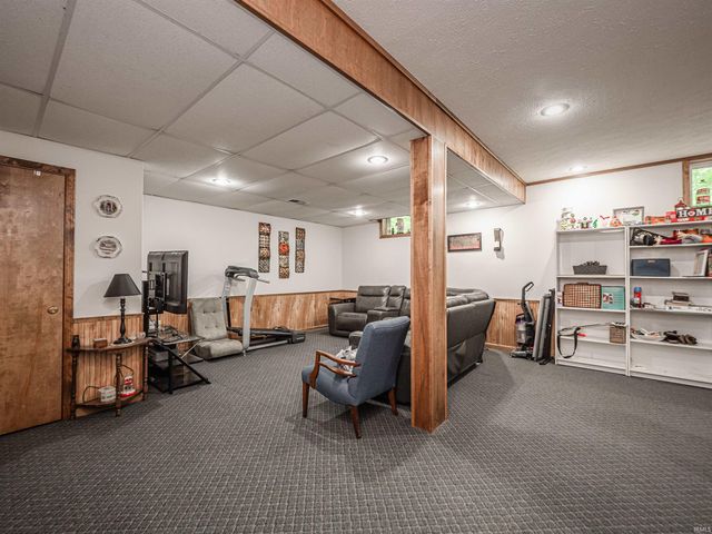 1533 W Shelton Road, Boonville, IN 47601