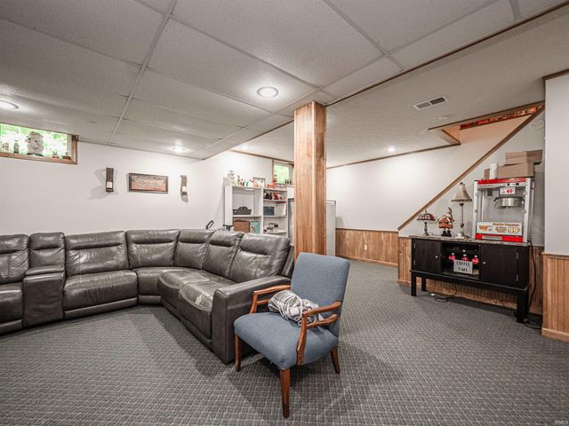 1533 W Shelton Road, Boonville, IN 47601