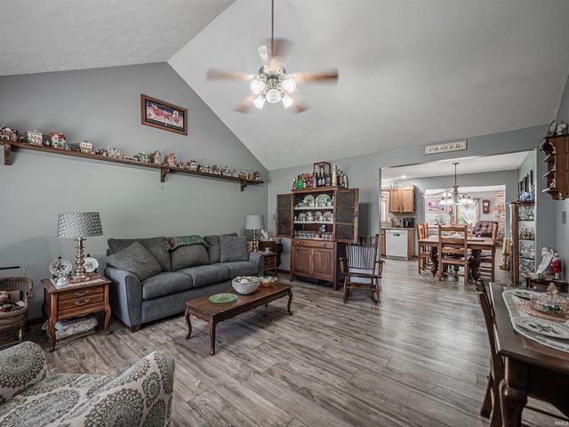 1533 W Shelton Road, Boonville, IN 47601