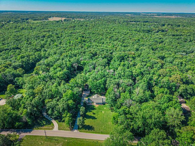 1533 W Shelton Road, Boonville, IN 47601