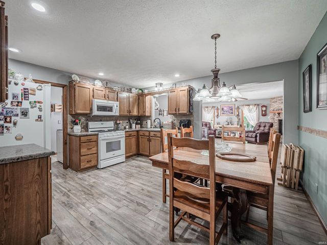 1533 W Shelton Road, Boonville, IN 47601