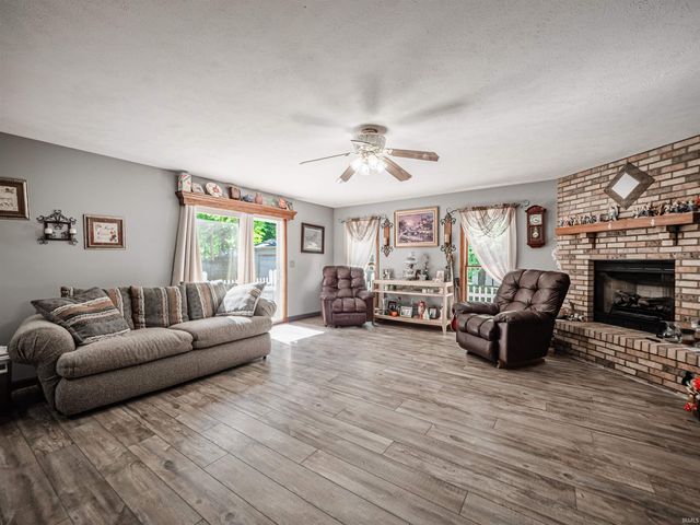 1533 W Shelton Road, Boonville, IN 47601