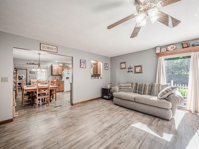 1533 W Shelton Road, Boonville, IN 47601