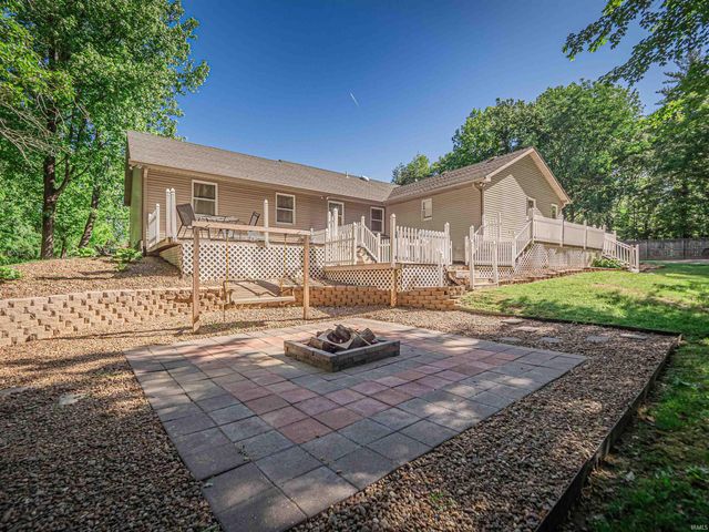 1533 W Shelton Road, Boonville, IN 47601