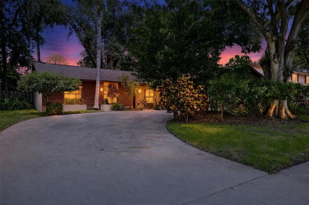 Image 1 of property listing at 4015 DELLBROOK DRIVE, Tampa, FL 33624