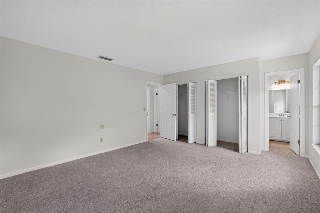 Image 27 of property listing at 4015 DELLBROOK DRIVE, Tampa, FL 33624