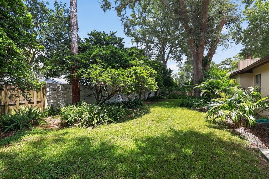 Image 5 of property listing at 4015 DELLBROOK DRIVE, Tampa, FL 33624